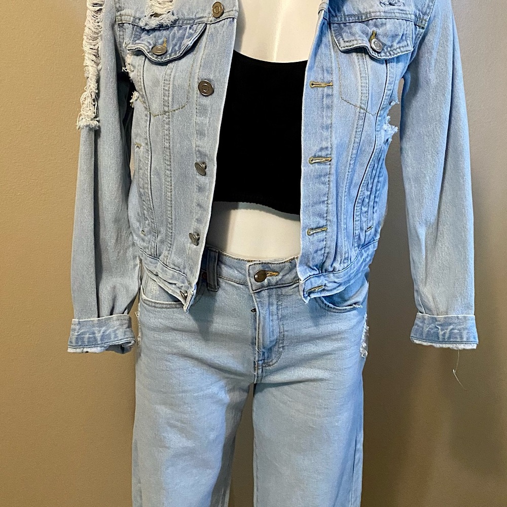 Light wash ripped  jeans skinny legs jeans size 12